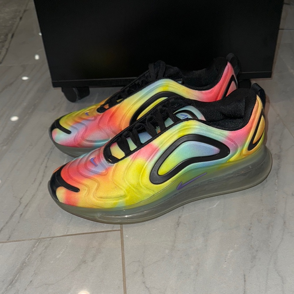 Nike Air Max 720 Gradient Sneakers